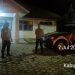 Cegah Pencurian di Kantor Pemerintahan, Personil Polsek Curugbitung Polres Lebak Laksanakan Patroli