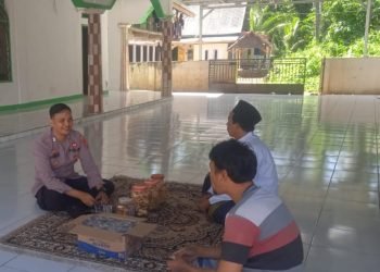 Harkamtibmas Bhabinkamtibmas Polsek Wanasalam Polres Lebak Sambang Warga