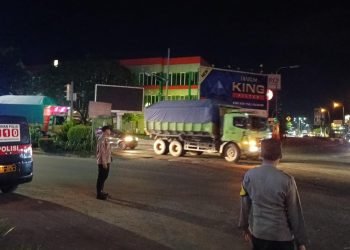 Cegah Tawuran pemuda dan Balap Liar di Malam hari!!! Polsek Cibeber Polres Cilegon Polda Banten lakukan KRYD malam hari