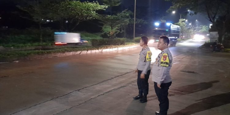 Cegah Tawuran pemuda dan Balap Liar di Malam hari!!! Polsek Cibeber Polres Cilegon Polda Banten lakukan KRYD malam hari