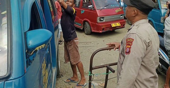 Anggota Polsek Rangkasbitung Polres Lebak Sambangi Sopir Angkot Terminal Kalijaga Sampaikan Pesan Kamseltibcarlantas