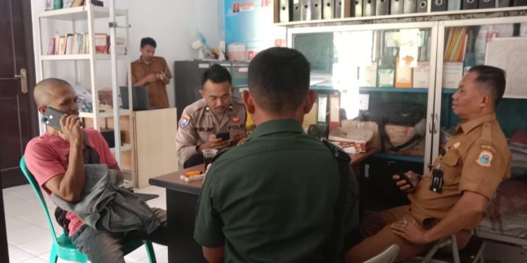 Sinergitas 3 Pilar Bhabinkamtibmas Polsek Rangkasbitung Polres Lebak Bersama Babinsa Laksanakan Giat Sambang ke Desa Cilangkap