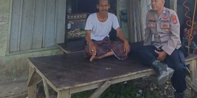 Bhabinkamtibmas Polsek Rangkasbitung Polres Lebak Sambangi Tokoh Masyarakat Kampung Babakan
