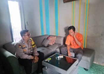 Kunjungi Tokoh Masyarakat, Upaya Personel Bhabinkamtibmas Polsek Mancak Polres Cilegon Polda Banten Ciptakan Kamtibmas Kondusif