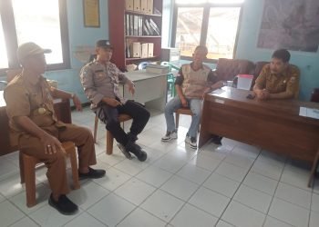 Bhabinkamtibmas Polsek Rangkasbitung Polres Lebak Berikan Penyuluhan Kamtibmas Ke Staf Kelurahan Cijoro Pasir