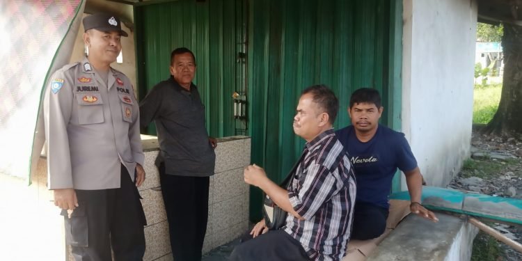 Bhabinkamtibmas Polsek Rangkasbitung Polres Lebak Giat Silaturahmi Ke Warga Desa Binaan