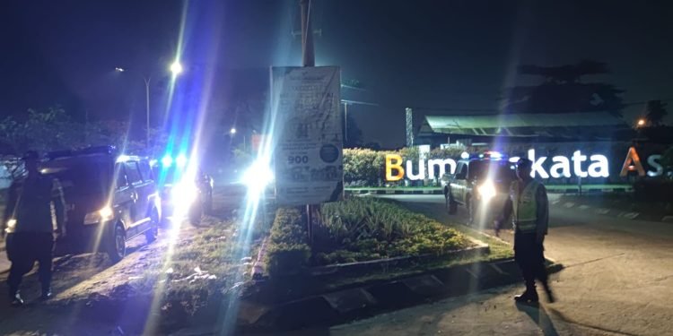 Eratkan Silaturahmi & Komunikasi aktif, Personil Polsek Cibeber sambangi masyarakat Ciberko Cibeber