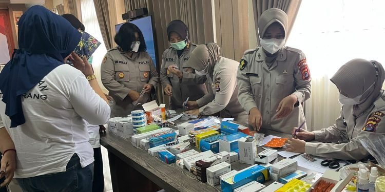 Peringati Hari Jadi Polwan ke-75, Polda Banten Gelar Bakti Kesehatan di Rutan Kelas II Serang