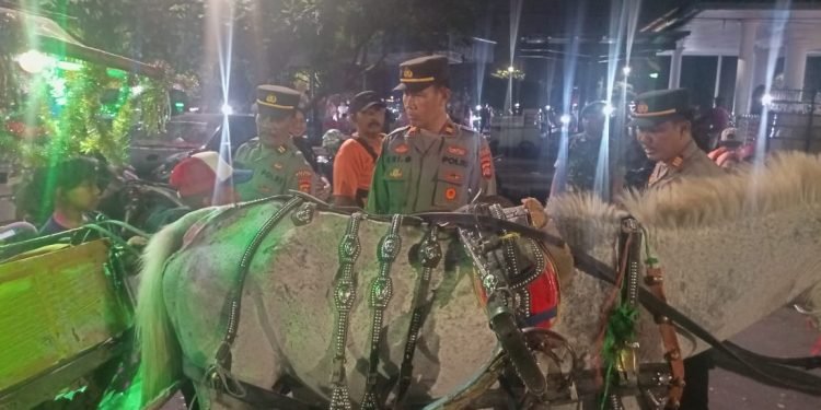 Kapolsek Rangkasbitung Polres Lebak Berikan Edukasi Kamseltibcarlantas Ke Kusir Delman