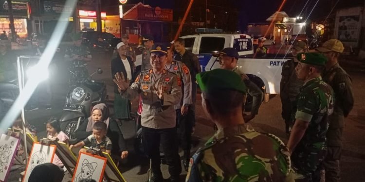 Kapolsek Rangkasbitung Polres Lebak Berikan Himbauan Kamtibmas Ke Penjual Lukisan