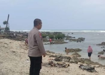 Dengan Cara Humanis Anggota Polsek Wanasalam Polres Lebak Ciptakan Situasi Kamtibmas Yang Aman, nyaman Dan Kondusif Di Kawasan Wisata Tanjung Panto