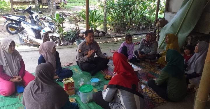 Jumat Curhat Bersama Kapolsek Cikeusal Polres Serang, Terapi Psikologis bagi Warga
