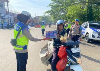 Bhabinkamtibmas Polsek Bojongmanik Polres Lebak Sambangi warga di Desa Binaan