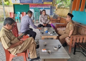Sambang Staff Kelurahan, Bhabinkamtibmas Polsek Ciwandan Polres Cilegon Polda Banten Berikan Himbauan