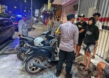 Antisipasi 3C (Curat, Curas, Curanmor), Gank Motor dan gangguan Kriminalitas lainnya, Polsek Cilegon laksanakan Patroli malam hari dan nyalakan Blue Light lakukan Dialogis dengan masyarakat