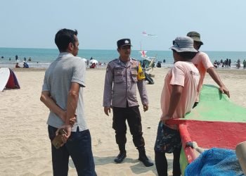 Pengamanan personil Polsek Anyar Polres Cilegon Polda Banten pada Pantai diwilayah Kec. Anyar