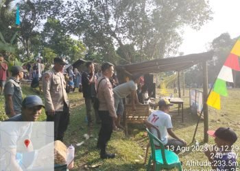 Personil Polsek Leuwidamar, Polres Lebak PAM Turnamen Sepak Bola Antar RW Desa Jalupang mulya