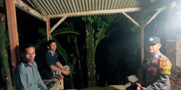 Sambangi pos Kamling Polsek Lebakgedong Polres Lebak Laksanakan Giat Patroli Dilogis