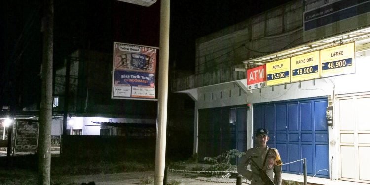 Antisipasi Kejahatan, Polsek Malingping Polres Lebak Sambangi Pertokoan Di Malam Hari