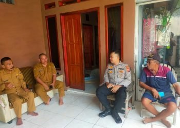 Bhabinkamtibmas Polsek Rangkasbitung Polres Lebak Sambangi Rumah Ketua RT Dikomplek Pendidikan