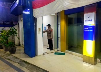 Anggota Polsek Rangkasbitung Polres Lebak Giat Patroli Mobile Ke Perbankan Antisipasi Pencurian