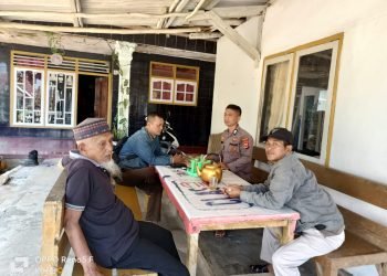 Patroli Dialogis, Personil Polsek Cijaku Polres Lebak Sambangi Dan Ngobrol Dengan Warga