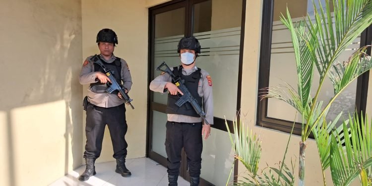 Polsek Kskp Merak Melaksanakan Sispam Mako Polsek