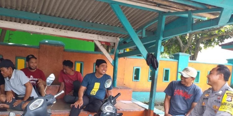 Lakukan Komunikasi aktif, Personil Polsek Cibeber sambangi masyarakat lingkungan Sambirata Cibeber