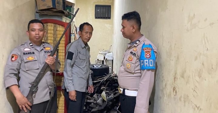 202 Pucuk Senjata Api Jenis Locok Diserahkan Masyarakat Daerah Kawasan Taman Nasional Ujung Kulon Kepada Polda Banten