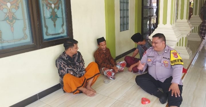 Eratkan  Silaturahmi & Komunikasi aktif, Bhabinkamtibmas  Polsek Bojonegara  laksanakan  Commander Wish Kapolda Banten  melalui “Rukun Ulama Umaro”