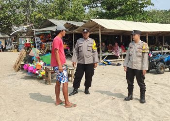 Pengamanan personil Polsek Anyar Polres Cilegon Polda Banten pada Pantai diwilayah Kec. Anyar