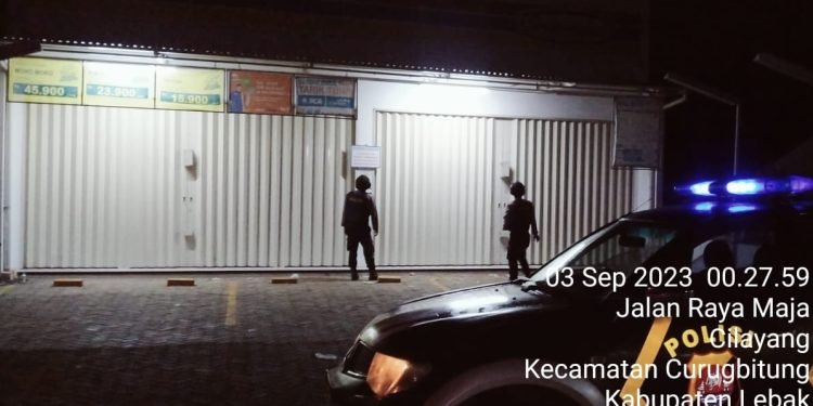 Cegah Aksi Pembobolan Minimarket, Polsek Curugbitung Polres Lebak Laksanakan Patroli Waralaba ke Indomaret