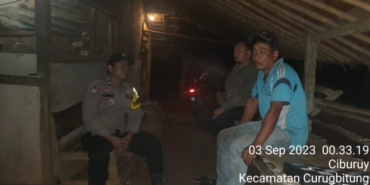 Antisipasi Gangguan Kamtibmas Polsek Curugbitung Polres Lebak Laksanakan Patroli Dialogis Rutin Malam Hari