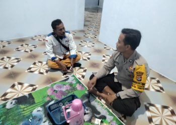 Bhabinkamtibmas Polsek Cirinten Polres Lebak melaksanakan giat sambang dan Patroli dialogis ke desa Binaan