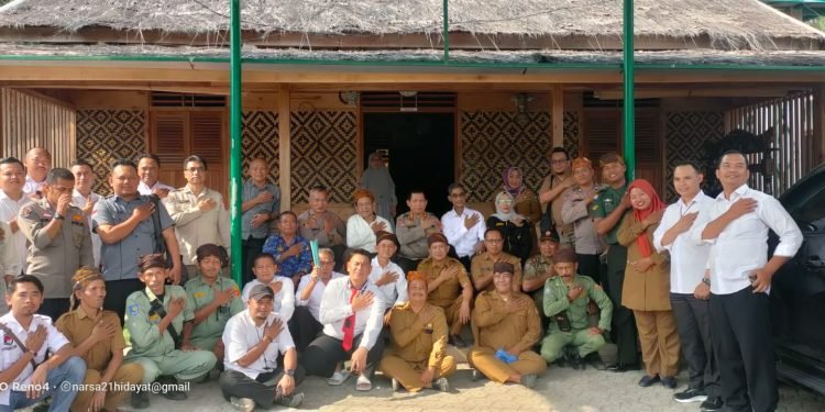 Kapolsek Curugbitung Polres Lebak Bersama Bhabinkamtibmas Menghadiri Penilaian Posko Kampung Bebas Dari Narkoba