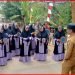 Dampingi Team Juri Ke Desa Waringin, Personel Bhabinkamtibmas Polsek Mancak Polres Cilegon Polda Banten Sukseskan Lomba Kampung Bersih Dan Aman (LKBA)