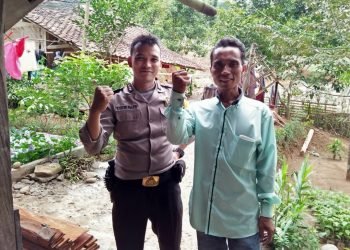 Bripka Mustopa Kurniawan selalu dekat dengan Masyarakat Desa Sangkanwangi Kecamatan Leuwidamar Kabupaten Lebak