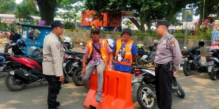Cegah C3 Anggota Polsek Rangkasbitung Polres Lebak Cek Parkiran di Alun-Alun Rangkasbitung