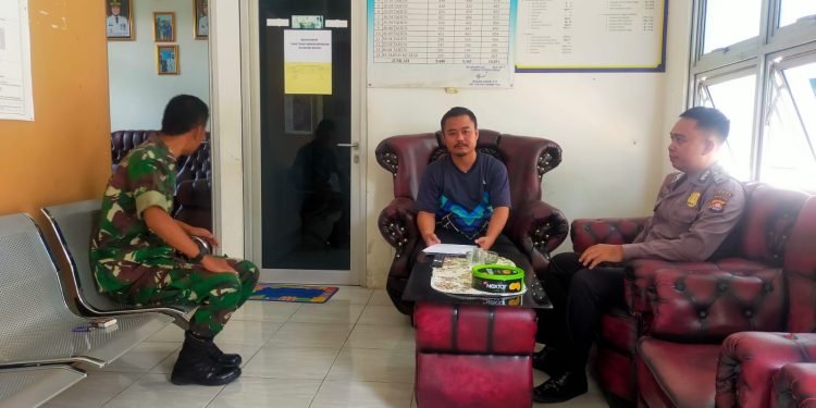 Bhabinkamtibmas Polsek Rangkasbitung Polres Lebak Kunjungi Kantor Kelurahan Cijoro Lebak