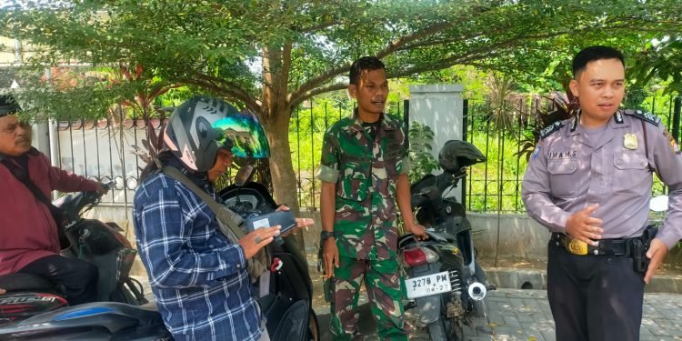 Bhabinkamtibmas Polsek Rangkasbitung Polres Lebak Bersama Babinsa Hampiri Warga Kampung Salahaur