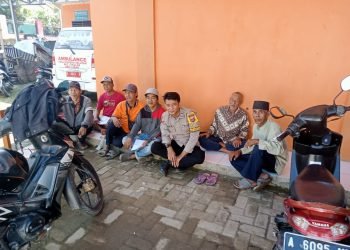 Tingkatkan Keakraban, Bhabinkamtibmas Polsek Cikukur Polres Lebak Anjangsana Ke Rumah Warga