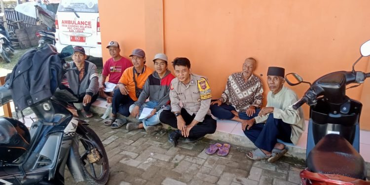 Tingkatkan Keakraban, Bhabinkamtibmas Polsek Cikukur Polres Lebak Anjangsana Ke Rumah Warga