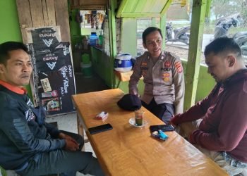 Bhabinkamtibmas Polsek Malingping Polres Lebak Sampaikan Pesan Kamtibmas Saat Temui Warga