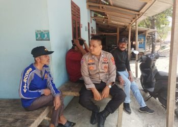 Jalin Silaturahmi Dengan Warga, Bhabinkamtibmas Polsek Wanasalam Polres Lebak Laksanakan Sambang Kepada Warga