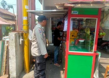 Bhabinkamtibmas Polsek Rangkasbitung Polres Lebak Sambangi Pedagang Es Buah