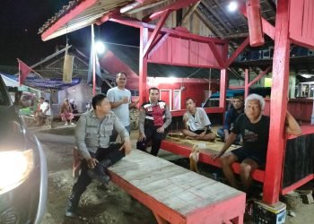 Patroli Dialogis, Anggota Polsek Cimarga Polres Lebak Cek Warga yang Ronda