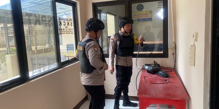 Jangan Lengah Dan Tetap Waspada, Jajaran Personel Polsek Mancak Polres Cilegon Polda Banten Gelar Sispam Mako 