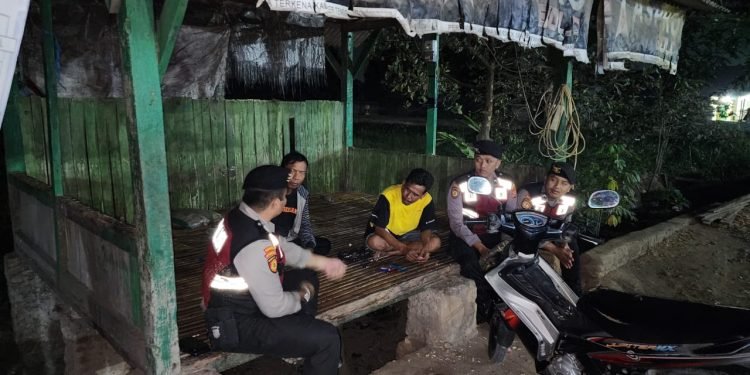 Sat Samapta Polres Serang Melaksanakan Patroli Dialogis di Kampung Gelingseng