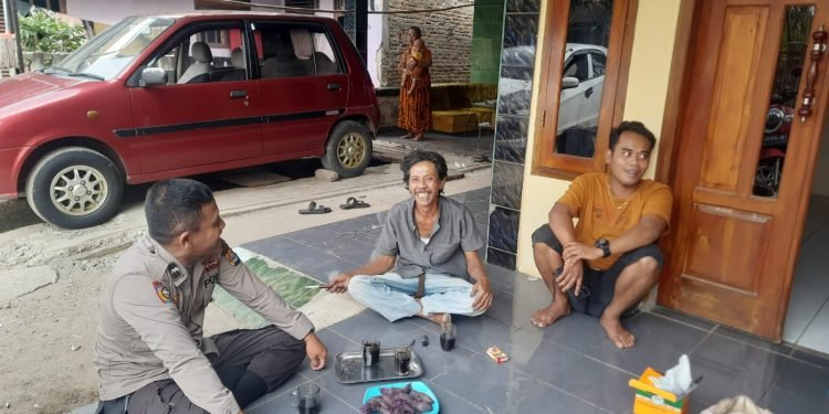 Mendekatan Diri Dengan Warga Binaan, Polisi RW Polsek Petir Melaksanakan Sambang Warga