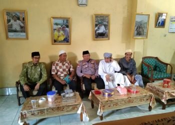 Eratkan Silaturahmi & Komunikasi aktif, Kanit Binmas bersama Bhabinkamtibmas Polsek Bojonegara laksanakan Commander Wish Kapolda Banten melalui “Rukun Ulama Umaro”